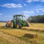 Campo y tractor