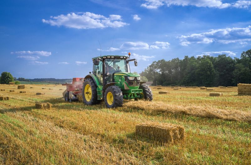 Campo y tractor