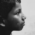 Niña llorando.
