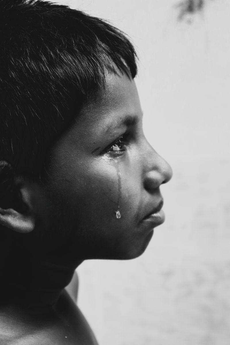 Niña llorando.