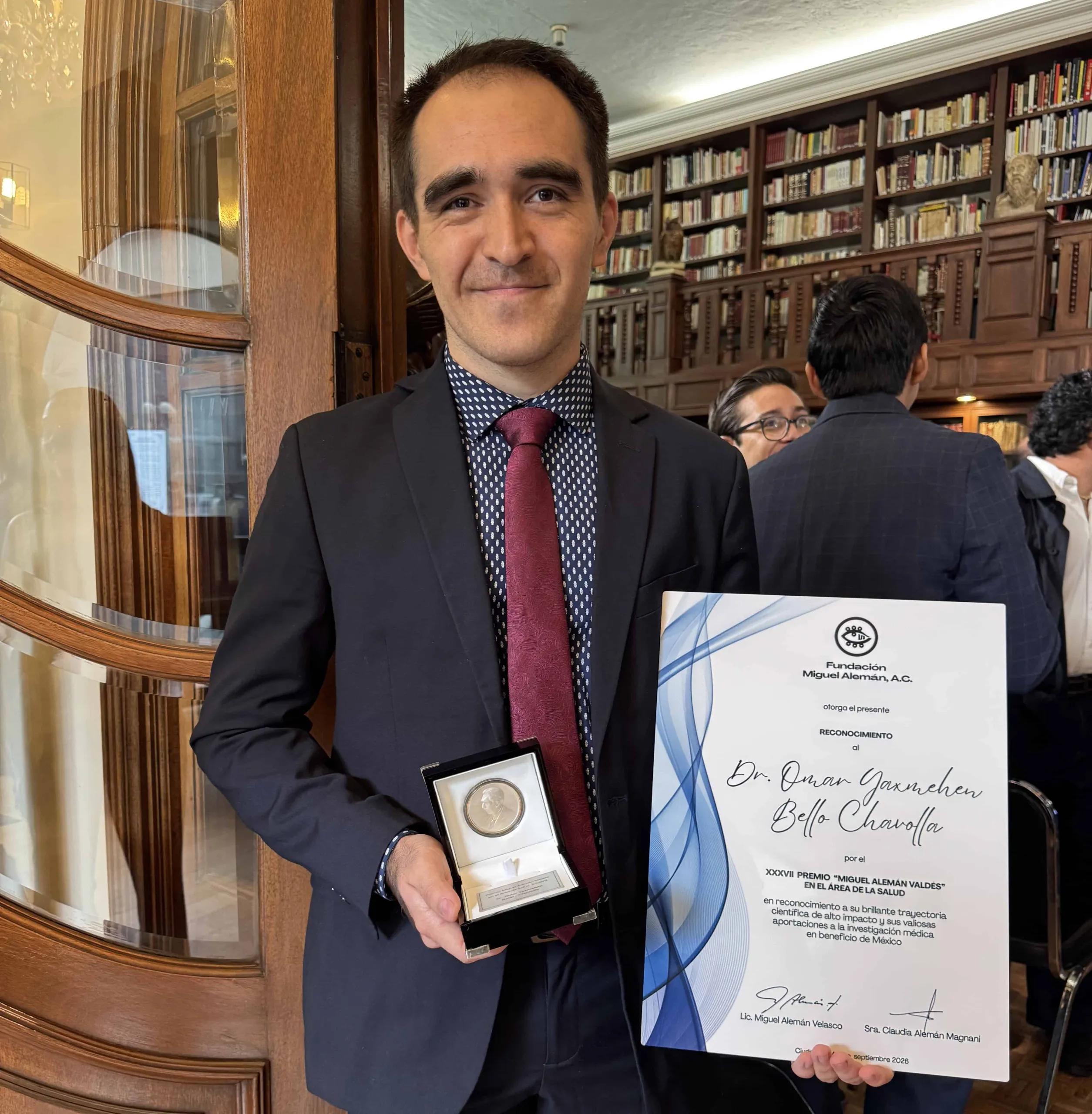 La ciencia que busca que vivamos mejor: Omar Bello Chavolla recibe el Premio Miguel Alemán Valdés