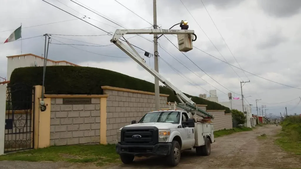 Cumple gobierno de Toluca con instalación de nuevas luminarias LED