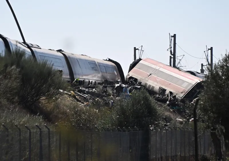 Accidente ferroviario en España deja al menos 50 muertos y más de 179 heridos, según medio local